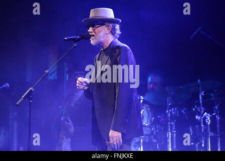 Torino, Italia. Xv Mar, 2016. Italiano il cantautore Francesco De Gregori si esibisce dal vivo a Torino al Teatro Colosseo nel suo "De Gregori Canta Bob Dylan - Amore e furto in concerto. © Massimiliano Ferraro/Pacific Press/Alamy Live News Foto Stock