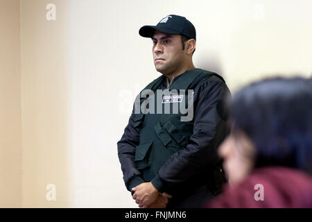 Rio Bueno, Cile. Marzo 15, 2015. I membri di Mapuche comunità indigene di Pilmaiquen hanno marciato in tribunale per partecipare all'audizione trial preparazione dei detenuti Lof Marriao Collihuinca comunità, in Rio Bueno, Cile. Credito: Fernando Lavoz / Alamy Live News. Foto Stock