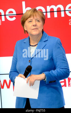 Hannover, Germania. Xv Mar, 2016. Il cancelliere tedesco Angela Merkel (CDU) alla fiera CeBIT di Hannover, Germania, 15 marzo 2016. La Svizzera è il paese partner del CeBIT di quest'anno, ossia fino al 18 marzo 2016. Credito: dpa/Alamy Live News Foto Stock