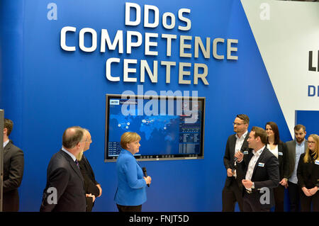 Hannover, Germania. Xv Mar, 2016. Il cancelliere tedesco Angela Merkel (CDU) alla fiera CeBIT di Hannover, Germania, 15 marzo 2016. La Svizzera è il paese partner del CeBIT di quest'anno, ossia fino al 18 marzo 2016. Credito: dpa/Alamy Live News Foto Stock