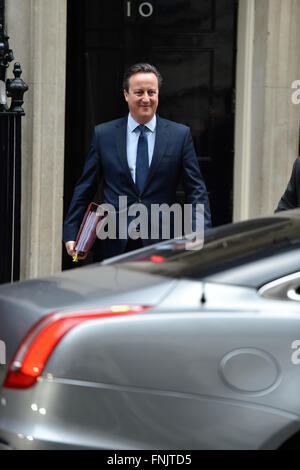 A Downing Street, Londra, Regno Unito. 16 marzo, 2016. Il Primo Ministro David Cameron lascia Downing Street davanti al bilancio 2016 Credit: Alan West/Alamy Live News Foto Stock