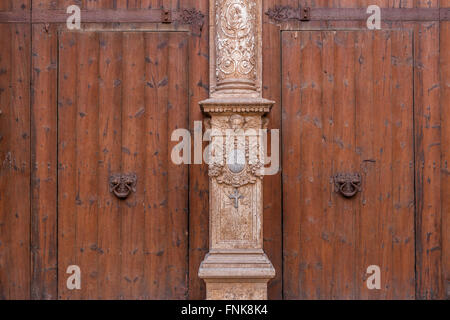 Dettaglio della porta principale del portale, Cattedrale.Palma de Maiorca, isole Baleari, Spagna. Foto Stock