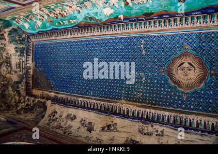 Dipinto sul soffitto della Chitrashala a Bundi, Rajasthan, India Foto Stock