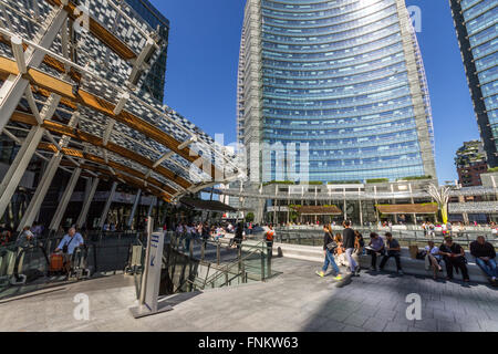 L'Italia, Lombardia, Milano, Porta Nuova, Gae Aulenti square Foto Stock