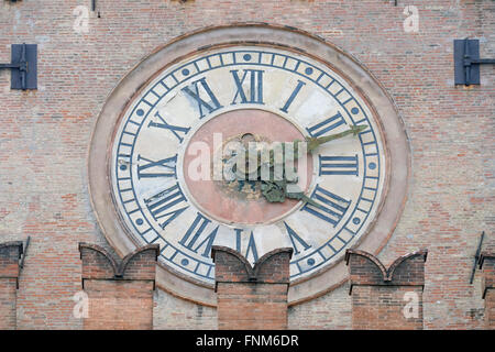 Vecchio orologio da Palazzo d'Accursio (Palazzo Comunale) di Bologna, Italia, il 04 giugno 2015; Foto Stock