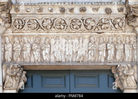 Santi e Angeli, la Chiesa e il battistero dei Santi Giovanni e Reparata aka chiesa di Santa Reparata, Lucca, Italia Foto Stock