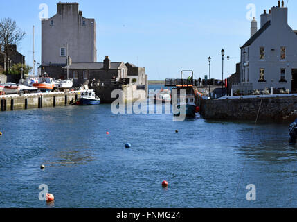 Castletown Harbour, vista dal ponte Foto Stock