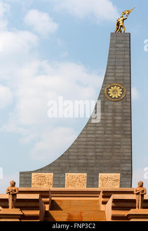 Memorial, Kampuchean Fronte Unito per la salvezza nazionale monumento nel 2° dicembre Park a Snuol, Provincia Kratie, Cambogia Foto Stock