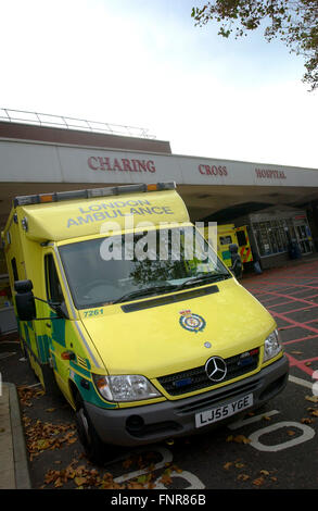 Ingresso di ambulanza per Charing Cross Hospital di Londra UK. Foto Stock