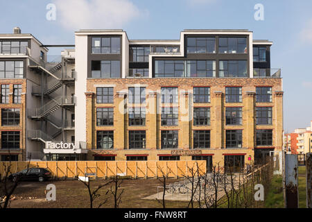 Berlino, 15 marzo: vecchi edifici riformata per l'architettura moderna a Berlino il 15 marzo 2016. Foto Stock