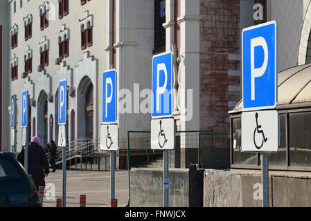 Simbolo di parcheggio per i disabili di Kazansky stazione ferroviaria Foto Stock