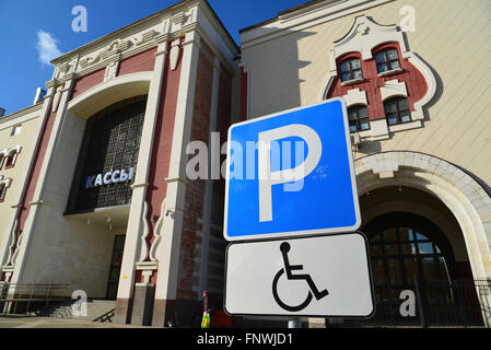 Simbolo di parcheggio per i disabili di Kazansky stazione ferroviaria Foto Stock