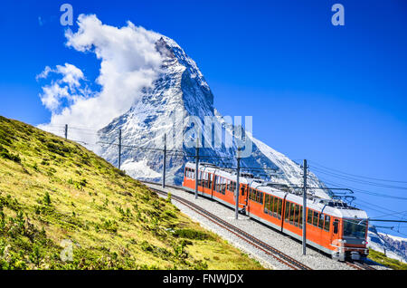 Il Cervino, Svizzera. Gornergratbahn è una lunga 9 km montagna calibro di ferrovia a cremagliera che conduce da Zermatt (1604 m), Gornergrat. Foto Stock