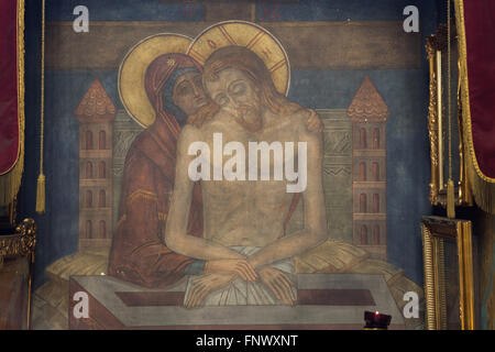 Compianto di Cristo (pietà). Pittura murale da icona russa pittore Andrei Ryazanov (1885-1950) nella chiesa della Dormizione presso il Cimitero di Olsany a Praga, Repubblica Ceca. La chiesa della Dormizione progettato dall architetto russo Vladimir Brandt (1887-1944) fu costruita nel 1924-1925 dal russo emigrazione bianco in Cecoslovacchia. Dipinti murali sono stati realizzati nel 1941-1945 dal gruppo di icona russa pittori dopo la progettazione dal russo famoso illustratore di libri Ivan Bilibin (1876-1942) da 1926-1928. Foto Stock