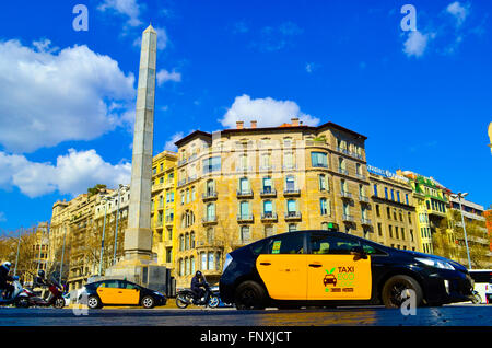 Obelisco aka El llapis. Plaça Joan Carles I, Barcellona, in Catalogna, Spagna. Foto Stock