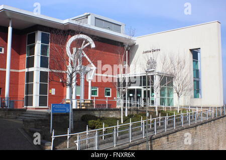 Il centro della giustizia in Chesterfield, Derbyshire incorporante corte dei magistrati, County Court e la Famiglia Corte centro acustico,UK Foto Stock