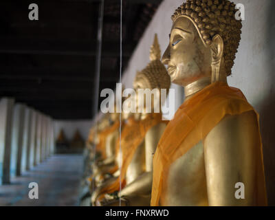 Immagine del Buddha di look di riga da sideway. Foto Stock