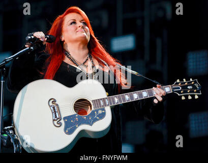 Wynonna Judd e il rumore effettuando al CMA Music Festival di Nashville Tennessee Foto Stock