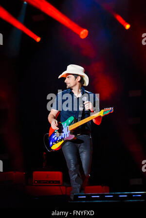 Brad Paisley effettuando al CMA Music Festival di Nashville Tennessee Foto Stock