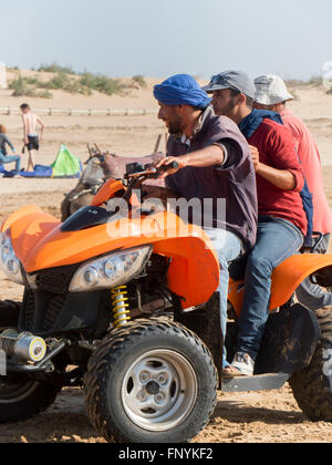 Il Marocco, spiaggia Essaouira camel trek Foto Stock