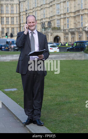 Westminster London, Regno Unito. 16 marzo 2016. Il UKIP MP Douglas Carswell dà questo reazioni dopo il cancelliere George Osborne consegnato il suo ottavo bilancio alla House of Commons che comprendeva una sorpresa di zucchero il credito fiscale: amer ghazzal/Alamy Live News Foto Stock