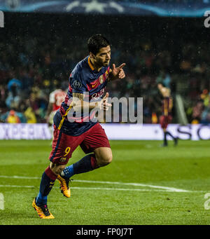 Barcellona, in Catalogna, Spagna. 16 Mar, 2016. FC Barcelona avanti SUAREZ celebra il suo obiettivo durante la Champions League ultimi sedici seconda gamba tra FC Barcelona e Arsenal FC allo stadio Camp Nou a Barcellona Credito: Matthias Oesterle/ZUMA filo/Alamy Live News Foto Stock