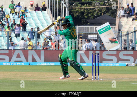 Kolkata, India. 16 Mar, 2016. Il Pakistan i battiti in Bangladesh dal 55 scorre nel loro primo Super 10 match di ICC T20 World Cup. Dopo aver vinto toss Pakistan set target di 202s con Ahmed Shehzad, Mohammad Hafeez e skipper Shahid Afridi riproduzione brillante singolo inning. In risposta, il Bangladesh potrebbe gestito solo 146 corre nel loro 20 over, con Shakib Al Hasan non rimangono fuori in 50 di 40 sfere. © Saikat Paolo/Pacific Press/Alamy Live News Foto Stock