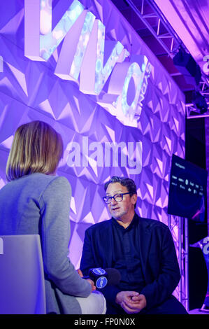 Sydney, Australia. Xvii Mar, 2016. Il direttore creativo Ignazio Jones parla ai media in seguito al lancio di Vivida Sydney presso il Museo di Arte Contemporanea in Australia a Sydney. Vivid Sydney è un 23-day festival delle luci, musica ed idee da 27 maggio-18 giugno 2016. © Hugh Peterswald/Pacific Press/Alamy Live News Foto Stock