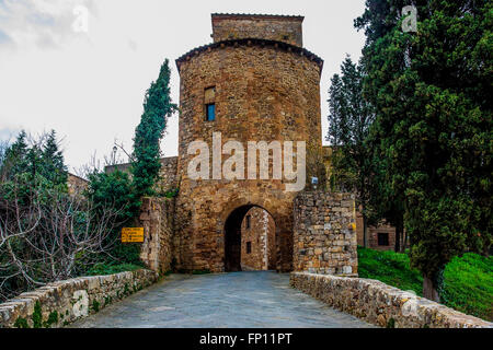 Italia Toscana Val d'Orcia di San Quirico d'Orcia - Centro storico - Porta ai Cappuccini XIII secolo Foto Stock