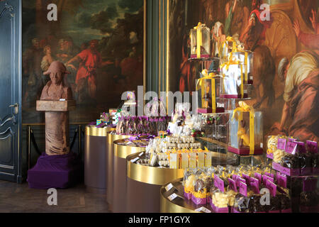 La famosa in tutto il mondo "Cioccolato Linea' store all'interno di un ex palazzo reale alla strada principale dello shopping di 'La Meir' ad Anversa, in Belgio Foto Stock