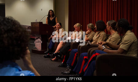 Questo evento, il Women's Leadership Seminar, è stato ospitato dai Marines il 15 settembre 2019. Si è concentrato sullo sviluppo della leadership per le donne nell'esercito, evidenziando argomenti chiave relativi all'empowerment e al progresso della carriera nell'esercito. Foto Stock