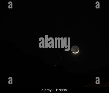 Mezza luna con la luna piena di ombre Foto Stock