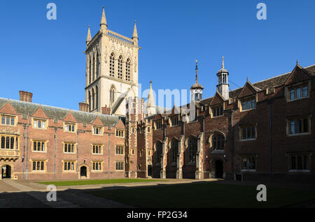 Un quad in St Johns College, parte dell'Università di Cambridge, Inghilterra, Regno Unito. Foto Stock