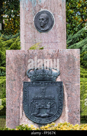 Monumento al dittatore Francisco Franco dal 1975, dettaglio, ritratto di Franco è stato rimosso nel 2015, davanti la cresta del Foto Stock