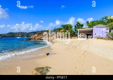 Local beach hut ristorante Pigeon Point su English Harbour sud Antigua Antigua e Barbuda, Antille Foto Stock