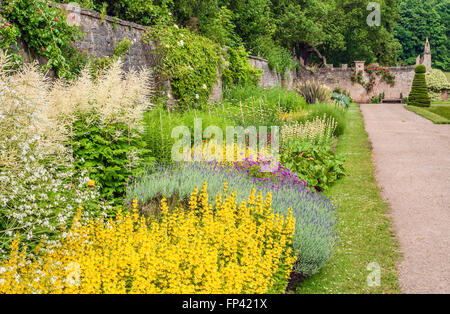 Giardino Spagnolo di Newstead Abbey, Nottinghamshire, Inghilterra Foto Stock