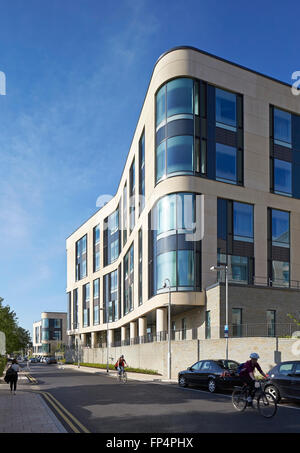 Elevazione di facciata con curvatura e a doppia altezza di windows. Ospedale Southmead, Bristol, Regno Unito. Architetto: BDP, 2014. Foto Stock