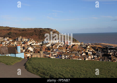 Hastings old town e East Hill visto dalla parte superiore della West Hill, East Sussex, Regno Unito Foto Stock