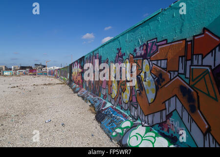 Copenhagen, Danimarca - 17 Marzo 2016: graffiti murali abbandonati nel distretto industriale. Foto Stock