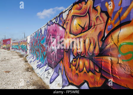 Copenhagen, Danimarca - 17 Marzo 2016: graffiti murali abbandonati nel distretto industriale. Foto Stock