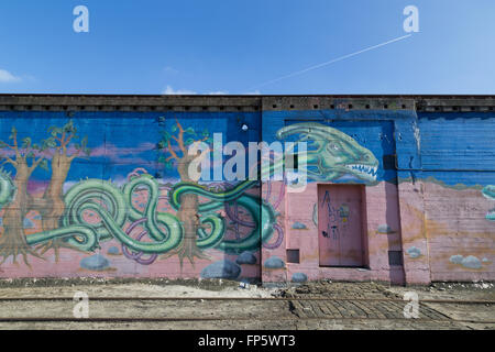 Copenhagen, Danimarca - 17 Marzo 2016: graffiti murali abbandonati nel distretto industriale. Foto Stock