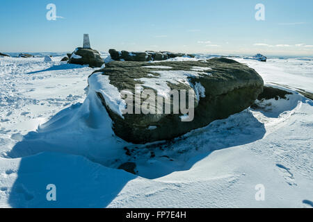 Il punto di innesco e le rocce in Kinder vertice basso, sulla Kinder Scout altopiano, sopra Edale, Peak District, Derbyshire, England, Regno Unito Foto Stock