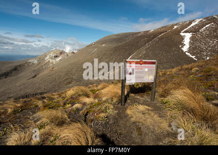 Montare Tongariro è un 1978 metro alto vulcano nel Parco Nazionale di Tongariro in Nuova Zelanda con un recente eruzione del 06.08.2012 Foto Stock