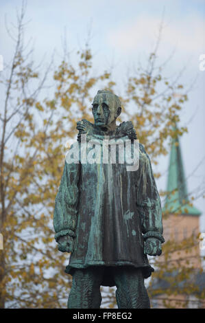 Roald Amundsen statua in Tromso. Norvegia Foto Stock