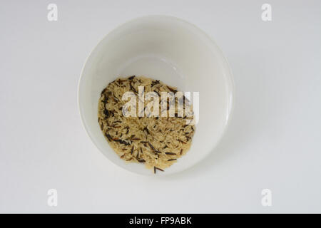 A GRANI LUNGHI e riso selvatico nel recipiente Foto Stock