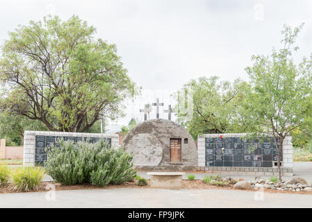 CRADOCK, SUD AFRICA - 19 febbraio 2016: il muro di ricordo presso la chiesa olandese riformata Cradock Nord. Cradock è un mezzo s Foto Stock