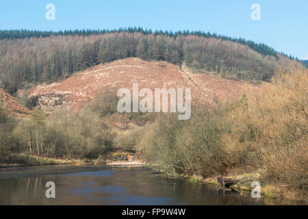 Clydach Vale Country Park e stagno in Rhondda Valley South Wales, costruito sul sito del vecchio Cambrian Colliery Foto Stock