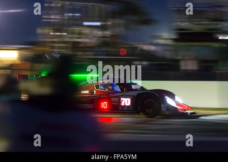 Sebring, FL, Stati Uniti d'America. Xvii Mar, 2016. Il SpeedSource Mazda gare attraverso le spire presso la Mobil 1 12 Ore di Sebring a Sebring International Raceway a Sebring, FL. Credito: csm/Alamy Live News Foto Stock