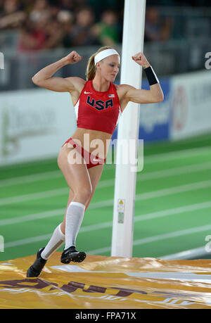 Portland, Stati Uniti d'America. Xvii Mar, 2016. Sandi Morris negli Stati Uniti celebra durante le Donne Salto con l'asta finale durante il giorno uno della IAAF Campionati mondiali Indoor presso la Oregon Convention Center a Portland, Oregon, Stati Uniti, il 17 marzo 2016. Sandi Morris ha vinto il secondo posto con 4,85 metri. Credito: Yin Bogu/Xinhua/Alamy Live News Foto Stock