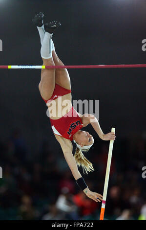 Portland, Stati Uniti d'America. Xvii Mar, 2016. Sandi Morris degli Stati Uniti compete durante le Donne Salto con l'asta finale durante il giorno uno della IAAF Campionati mondiali Indoor presso la Oregon Convention Center a Portland, Oregon, Stati Uniti, il 17 marzo 2016. Sandi Morris ha vinto il secondo posto con 4,85 metri. Credito: Yin Bogu/Xinhua/Alamy Live News Foto Stock